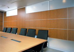 �p�[�e�B�V�����A�X���C�f�B���O�E�H�[��